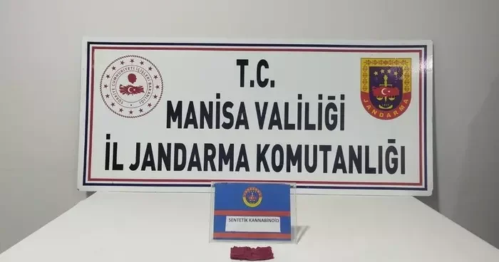 Manisa’da şüpheliden kağıda emdirilmiş uyuşturucu çıktı