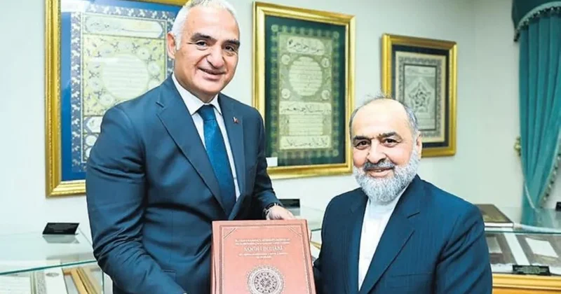 Bakan Ersoy, İstanbul Mushafı’nı inceledi