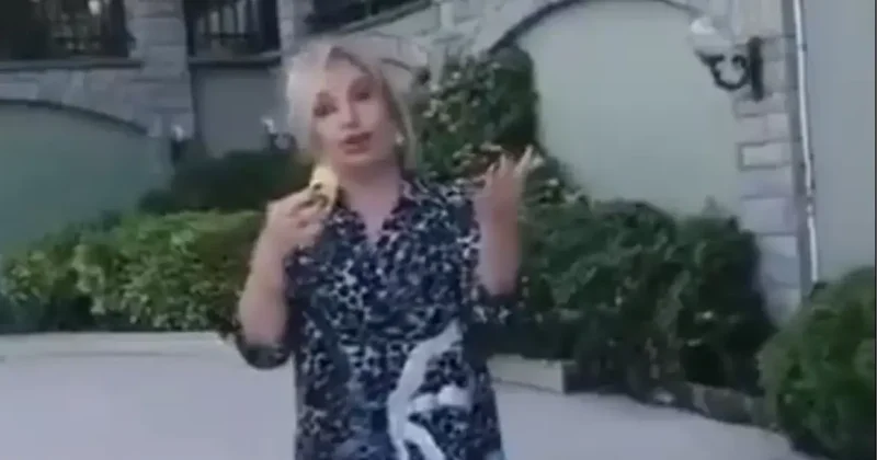 Komşularıyla yemekte Emel Sayın dan unutulmaz bir akşam