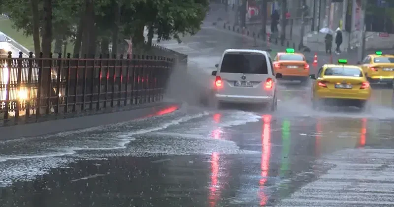 İstanbul da yağmur etkili oluyor
