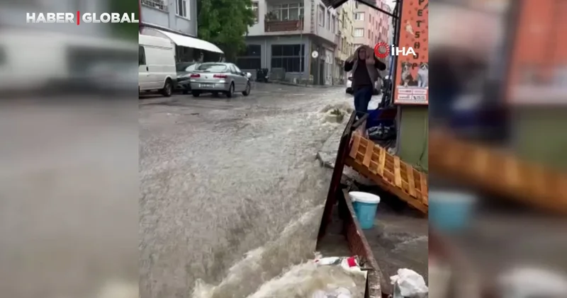 Bandırma da sağanak yağış sele neden oldu...Vatandaşlar zor anlar yaşadı