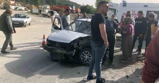 Kastamonu haberleri: Taşköprü de iki otomobil çarpıştı, sürücüler yaralı Kastamonu Haberleri
