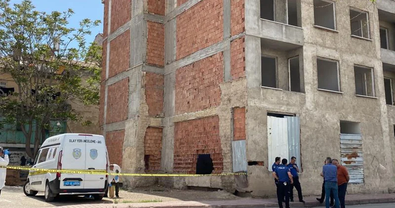 Kötü koku gelen inşaatta erkek cesedi bulundu