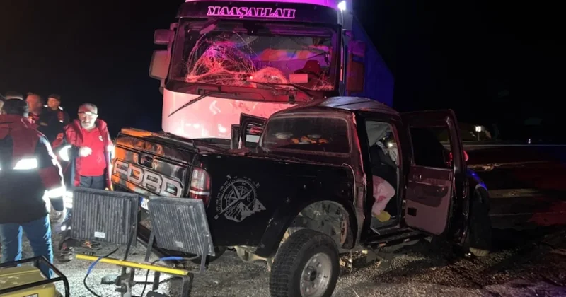 Sivas ta tırla pikap çarpıştı: 1 ölü Sözcü Gazetesi