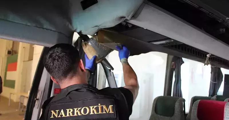 Kapukule de otobüsteki 77 kilo uyuşturucu hapı Neptun buldu
