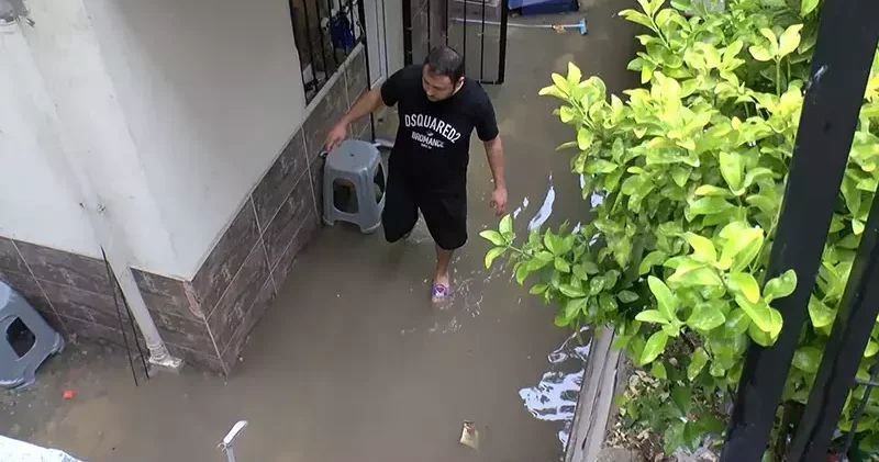 Bahçelievler de binanın bodrum katındaki daireyi su bastı