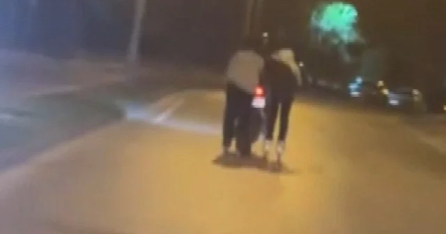 İstanbul’da tehlikeli paten yolculuğu: Düşen genç ölümden döndü VİDEO İZLE
