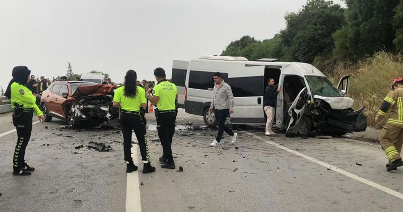 Bursa da feci kaza: Kazayı bırakıp birbirlerine girdiler