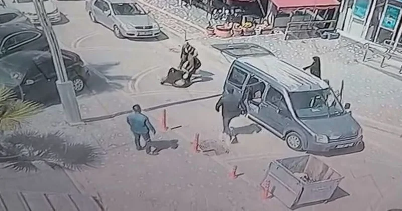 4 zorba kadını araca bindirmek istedi! Kahraman vatandaş! Son dakika haberleri