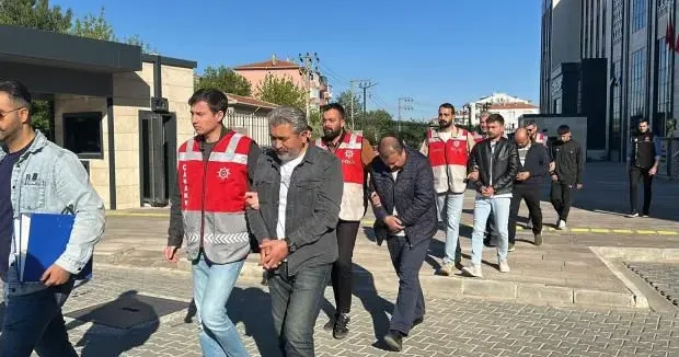 Çanakkale haberleri Akılalamaz vurgun! Emekli öğretmen, 25 milyon TL dolandırıldı 17 Mayıs 2025