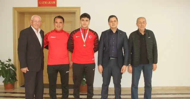 Milli güreşçi Ergüt, Zara ilçesini ziyaret etti Sivas Haberleri