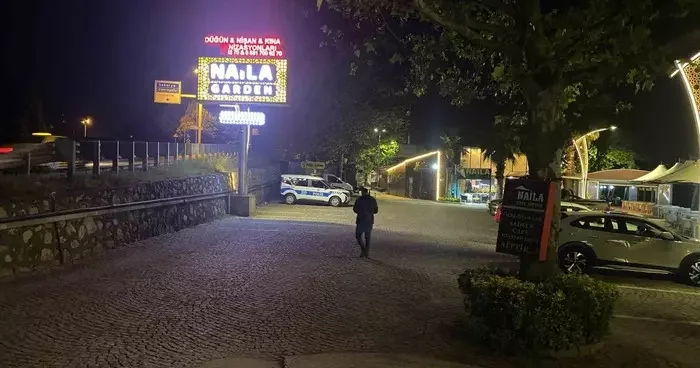 Kına gecesinde eğlenenlerin üzerine disko topu düştü: 3 yaralı