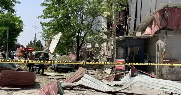 Gaziantep haberleri Gaziantep te halı fabrikasında patlama: Çok sayıda yaralı var! 17 Mayıs 2025