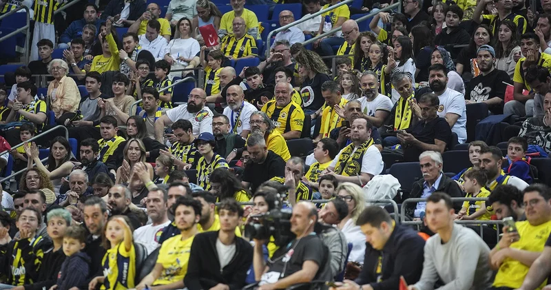 Fenerbahçeli taraftarlar, Ali Koç u istifaya çağırdı