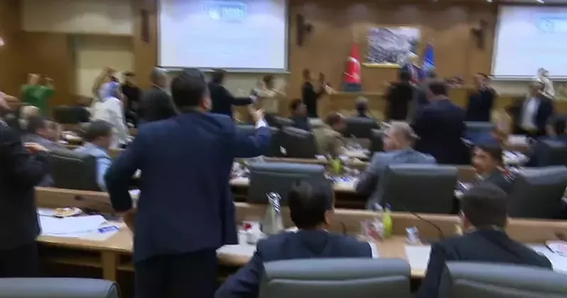 Bursa Büyükşehir Meclisi nde grup sözcüleri arasında tartışma
