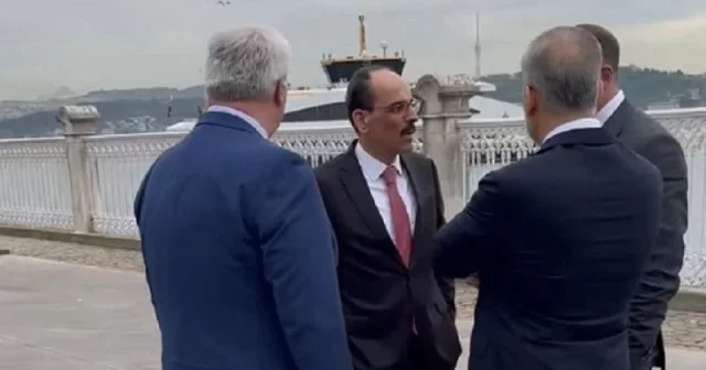 Dolmabahçe’de dikkat çeken sohbet: Hakan Fidan ve İbrahim Kalın’ın Ukrayna heyeti ile bir arada VİDEO İZLE
