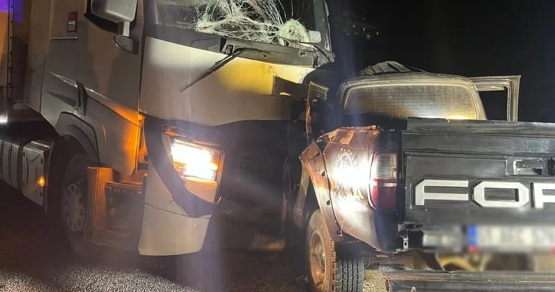 Sivas ta TIR ile çarpışan pikabın sürücüsü öldü Güncel haberler
