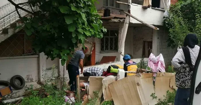Niksar’da evin balkonu çöktü, 1 kişi yaralandı