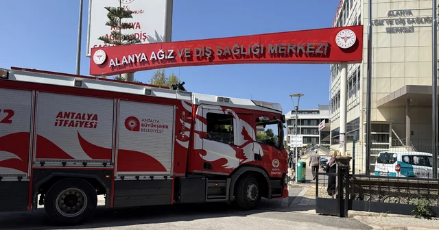 Ağız ve diş sağlığı merkezinde yangın çıktı, bina tahliye edildi Antalya Haberleri