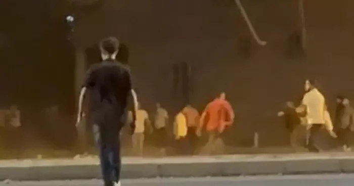 İki aile birbirine girdi olan askere oldu! Silahlı, taşlı, sopalı kavgada hayatını kaybetti...