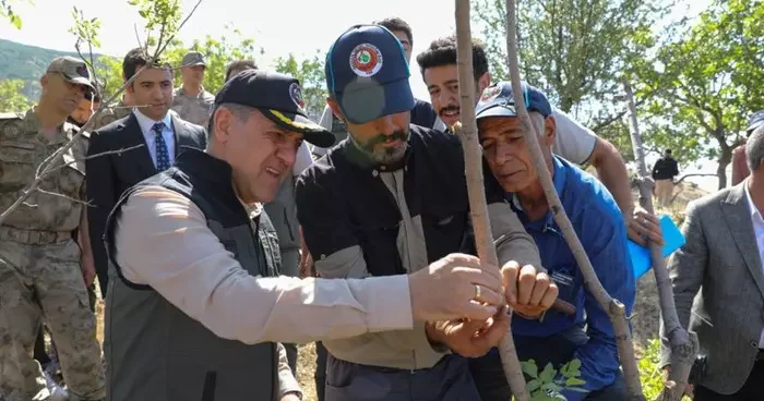 Vali, aşılama çalışmalarını yerinde inceledi