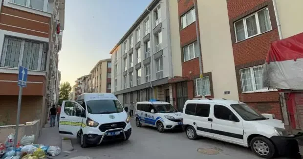 Eskişehir haberleri Eskişehir de sakinleri bulunan bir apartmanda çürümüş ceset bulundu 17 Haziran 2025