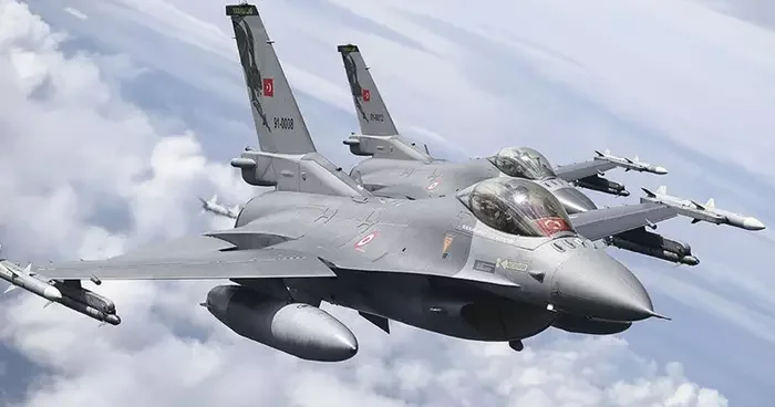 Türk F 16 ları peş peşe havalandı! İsrail uçaklarını uyardı... Hepsi teyakkuz durumunda
