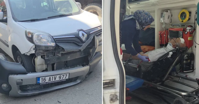 Bursa da sürücüsü fenalaşan otomobil 4 araca çarptı Bursa Haberleri