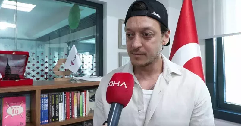Mesut Özil: Gençler kendilerine güvensin ve hayallerinin peşinden koşsun