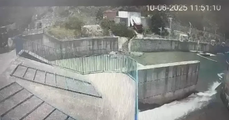 Şaşkına çeviren olay: Oto yıkamacıya getirilen kamyon, dereye uçtu!