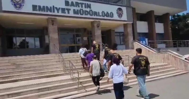 29 adrese eş zamanlı fuhuş baskını! 9 kişilik çete çökertildi, 11 kadın kurtarıldı