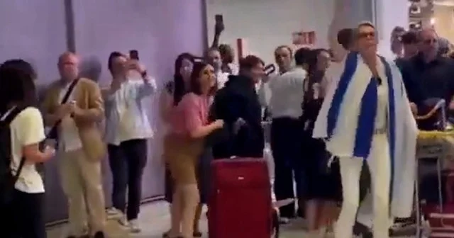 İran’ın saldırıları sonrası Fransa ya kaçan İsrailliler Paris te ıslıklarla karşılandı: Havaalanında ‘Filistin’e özgürlük’ sloganları atıldı VİDEO İZLE