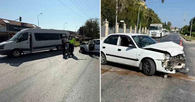 Manavgat ta otomobil tur aracına çarptı: 5 yaralı Antalya Haberleri