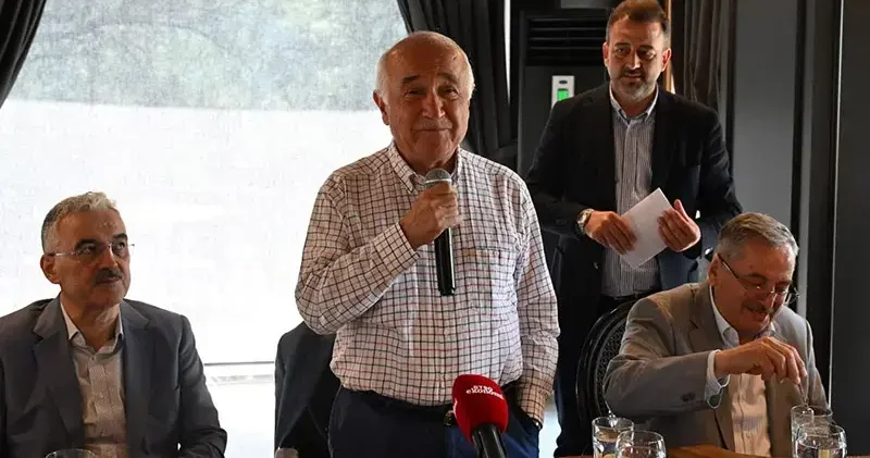 Cemil Çiçek: Bizde siyaset bayilikle karıştırılıyor