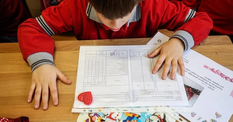 ÖĞRETMEN KARNE GÖRÜŞLERİ 2025: İlkokul, ortaokul, lise başarılı ve başarısız öğrenciler için destekleyici ve motive edici öğretmen karne görüşü örnekleri
