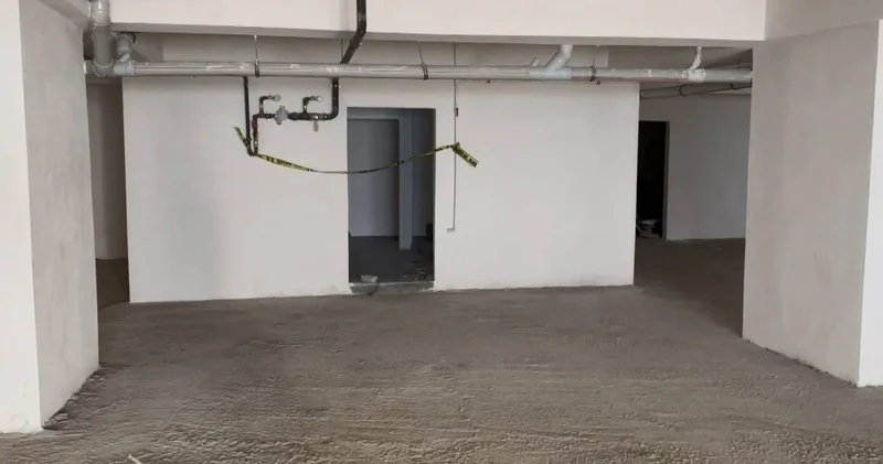 Müteahhitliğini yaptığı binada elektrik akımına kapılarak öldü