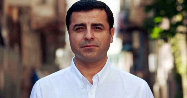 Demirtaş tan 4 maddeli iç cephe güçlenmeli mesajı: Yargı tacizlerine son verilmeli, belediye başkanları ve bürokratlar tutuksuz yargılanmalı
