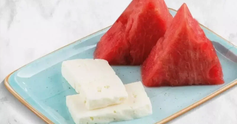 Yaz sofralarının favori ikilisi artık geçmişte kaldı! Uzmanlar uyardı: Karpuz peynir yerine...