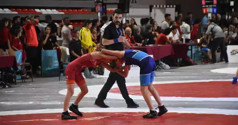 Minikler Türkiye Güreş Şampiyonası Sivas ta başladı