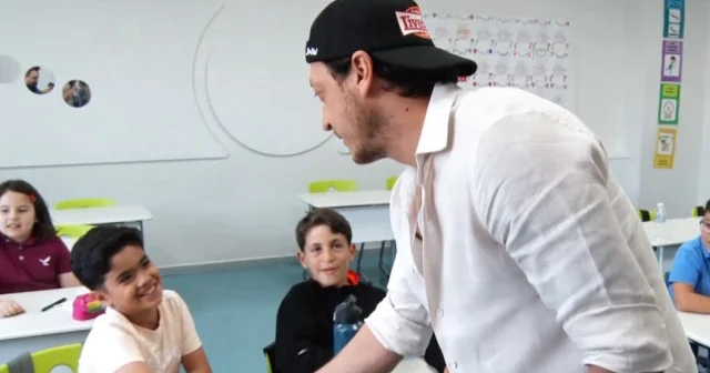 Mesut Özil Başakşehir de öğrencilerle buluştu Spor Haberleri