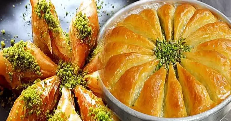 Enfes ev baklavası tarifi! Lezzetli Yalancı Baklava ve Gül Baklava nasıl yapılır?