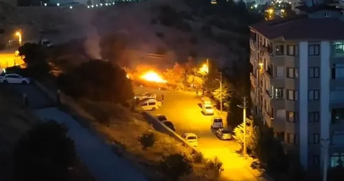 Elazığ’da yerleşim bölgesinde çıkan otluk alan yangınına müdahale edildi
