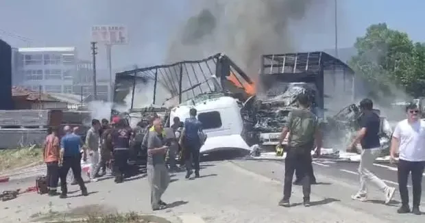Sakarya haberleri Sakarya da korkunç kaza: İki tır çarpıştı! 17 Haziran 2025