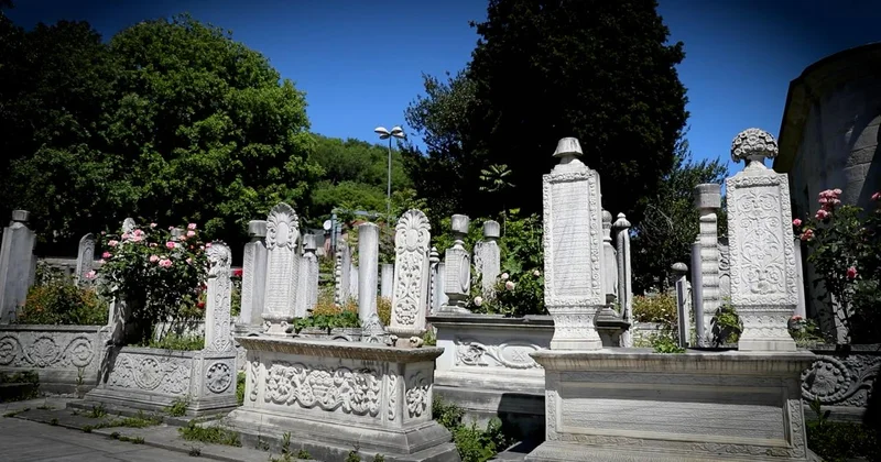 Osmanlı mezar taşlarının sessiz dili