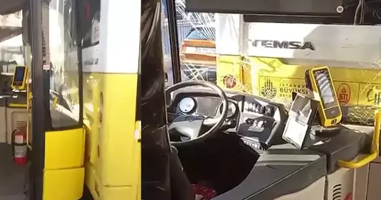 Üsküdar da İETT otobüsleri çarpıştı