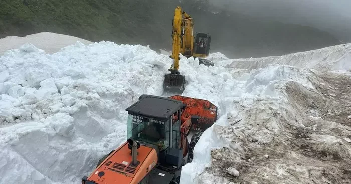 Rize nin yaylalarında karla mücadele çalışmaları sürüyor