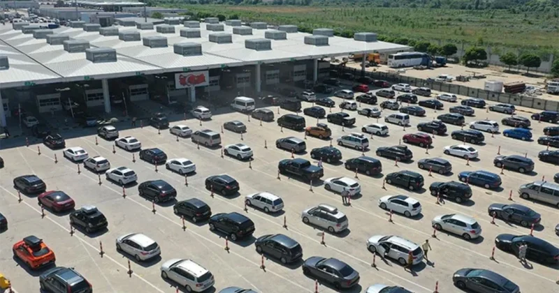 Sınırda bekletilen gurbetçilere kolaylık