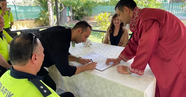 Nikahları görev yaptıkları bölge trafik istasyonunda kıyıldı Sakarya Haberleri