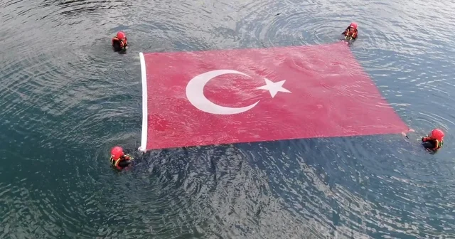Gölde Türk bayrağı açıp, Jandarma nın kuruluş yıl dönümünü kutladılar Bolu Haberleri