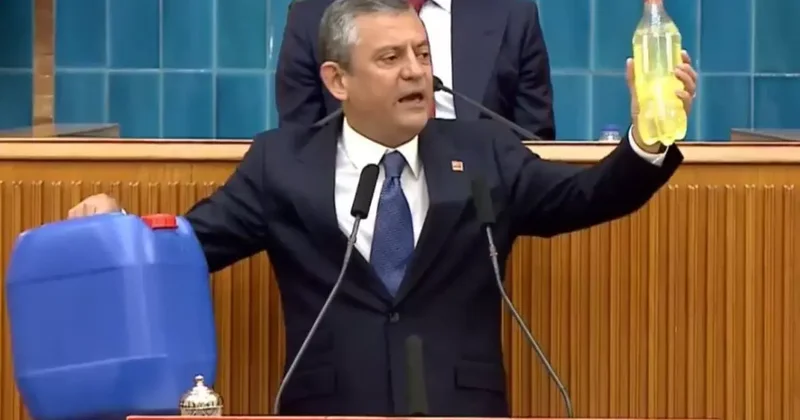 CHP lideri Özel, elinde mazotla kürsüye çıktı: Al sana 50 TL lik mazot